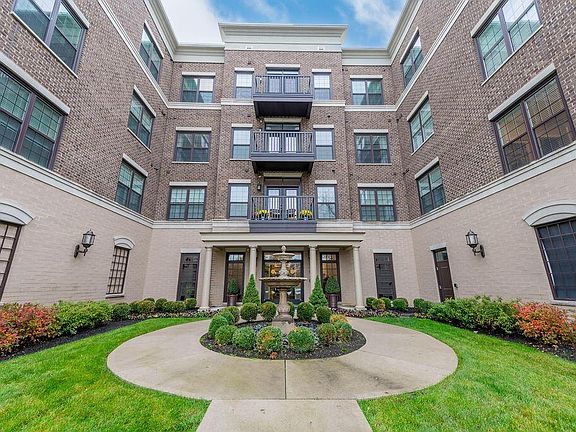 2nd image of 1670 E Broad St #301