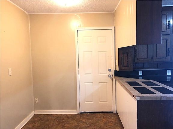 5th image of 4532 Blackstone Dr