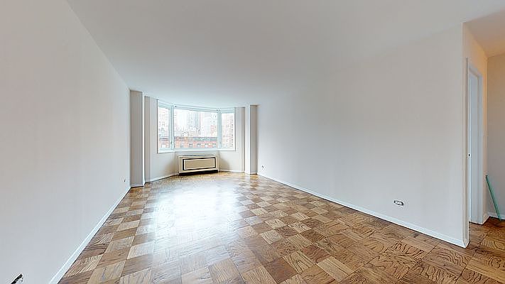 1st image of 400 E 71st St APT 4J