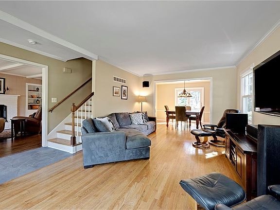 5th image of 9515 Granada St