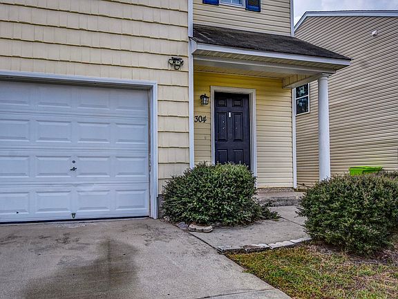 3rd image of 304 Curvewood Rd