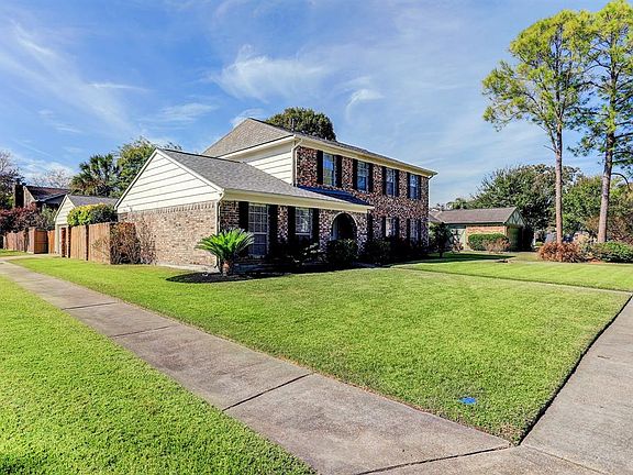 3rd image of 318 Lost Rock Dr