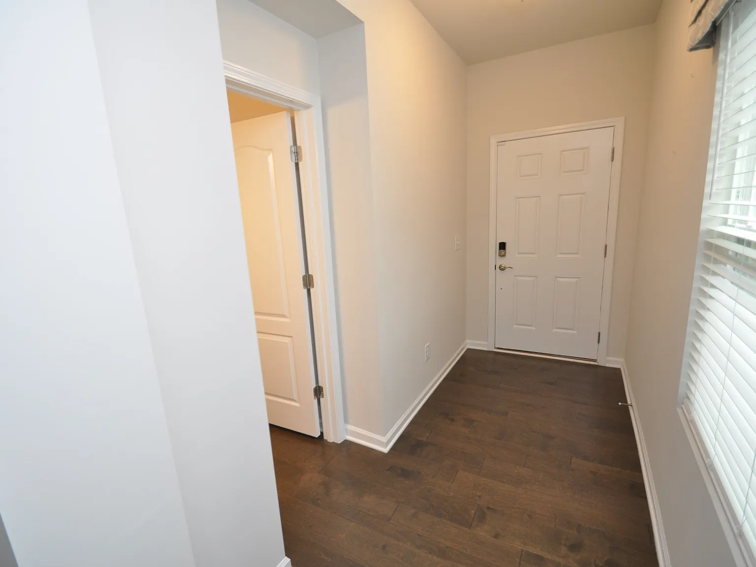 Luxury End Unit Apex Townhome Available Immediately — Photo 2