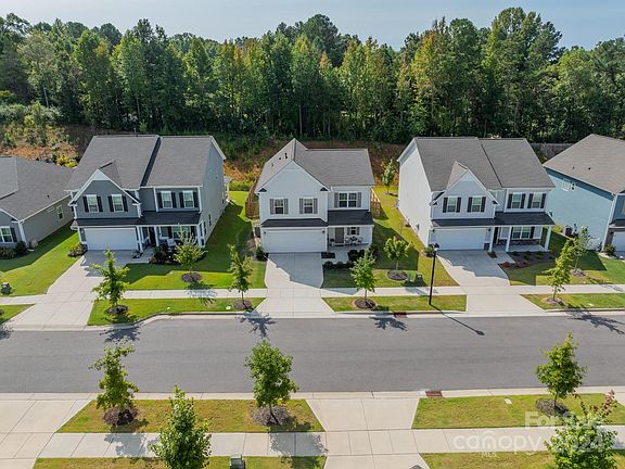 4th image of 8416 Dumphries Dr