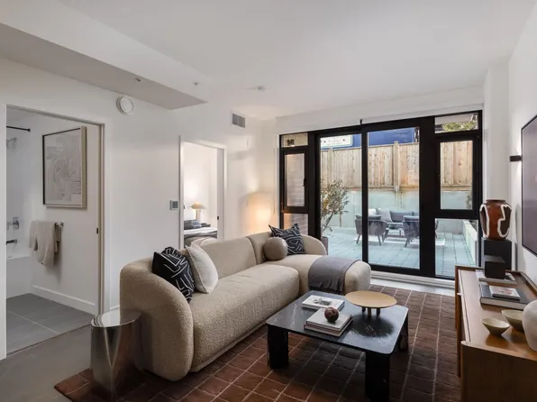 8398 Oak St #103, Vancouver, BC V6P 0L9