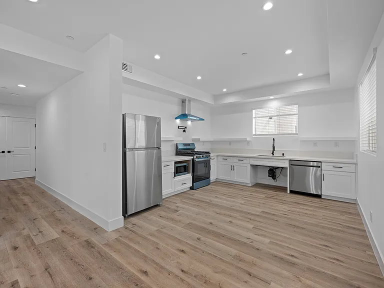 1514 W 206th St — Photo 5