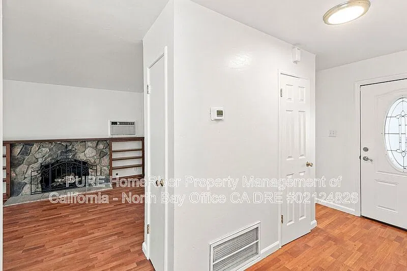3 bed, 2.0 bath, 1112 sqft, $3,400 — Photo 4