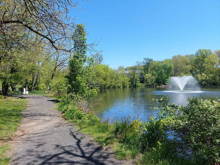 12 Coventry Ct — Photo 40