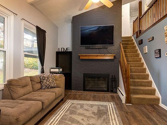 3rd image of 34085 Sylvia Dr