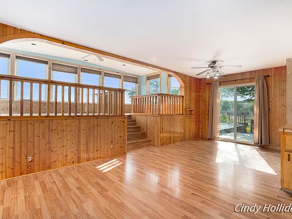 2nd image of 17035 Larsen Ave NE