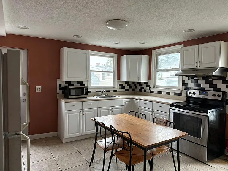 22 Benedict St #2 — Photo 5