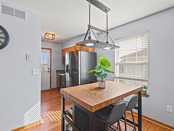4th image of 2075 Hidden Valley Ct