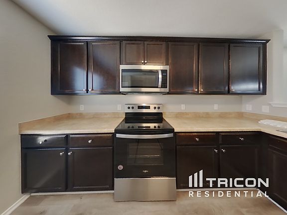 4th image of 408 Auburn Park