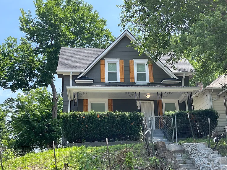 1601 Oakley Ave — Photo 2