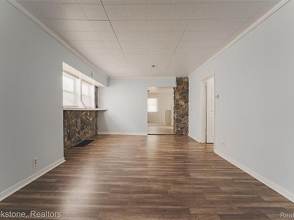 5th image of 202 W Rundell St