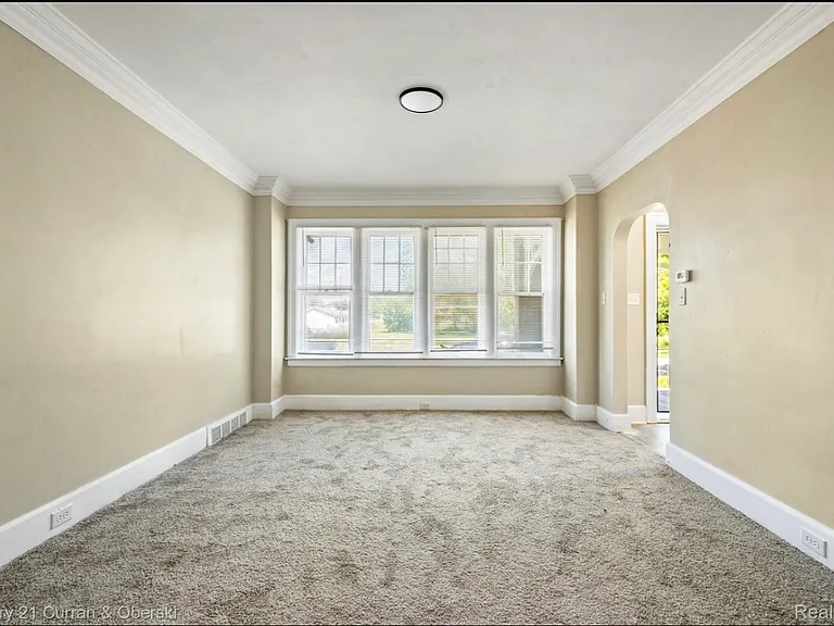 485 Philip Ave — Photo 2