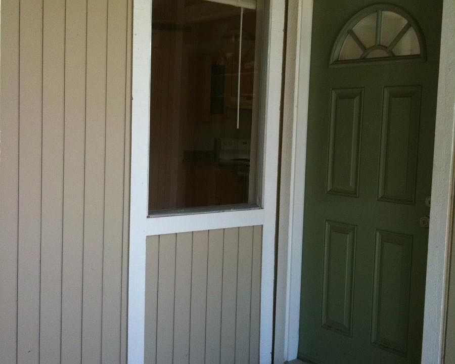 Quiet apartment back of the complex