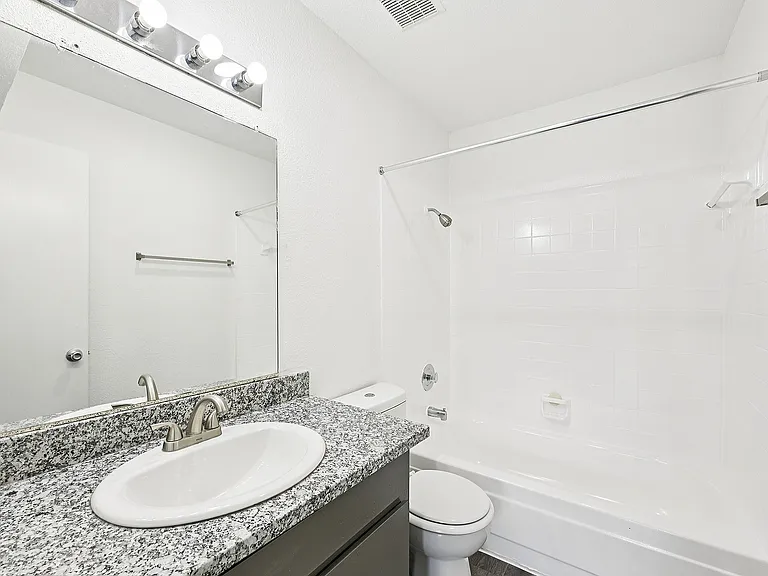 23-print-Woodchase Dr Unit 66-S2603-011