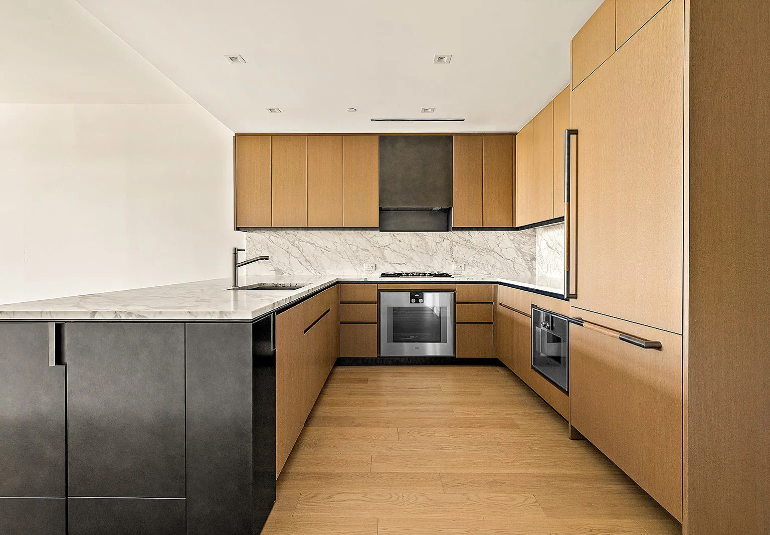 555 West 22nd Street — Photo 4