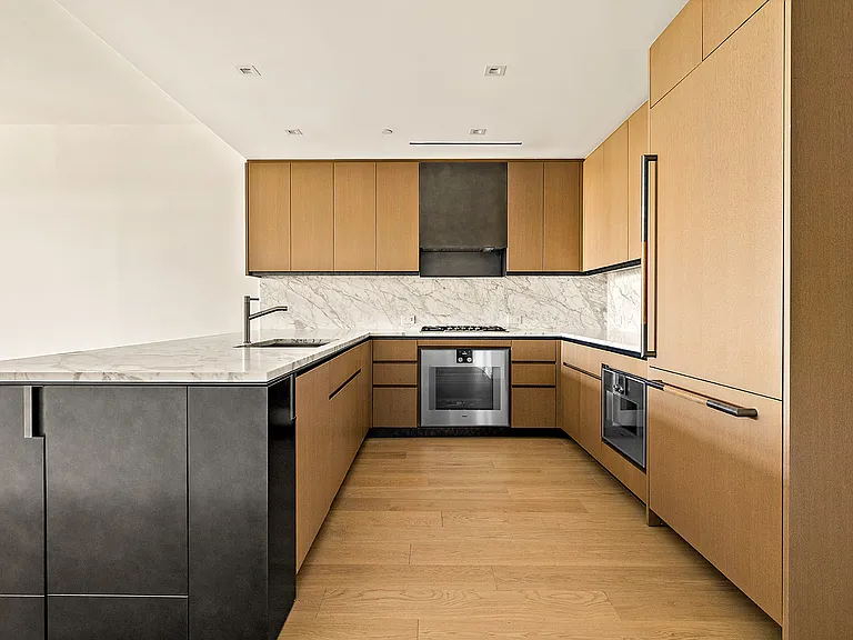 555 W 22nd St #9CW — Photo 4