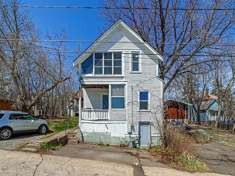 512 E 8th St — Photo 43