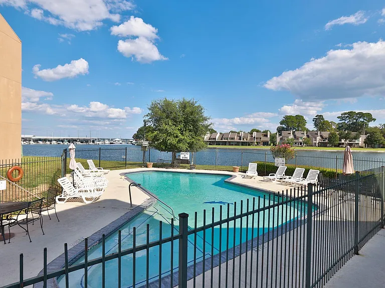12600 Melville Dr #318B — Photo 24