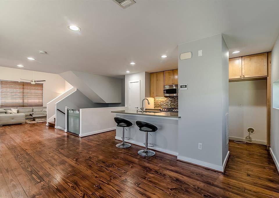 1st image of 31 N Ennis St