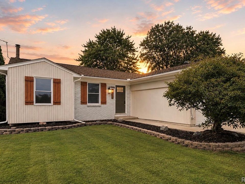 1st image of 27057 Clark Cir