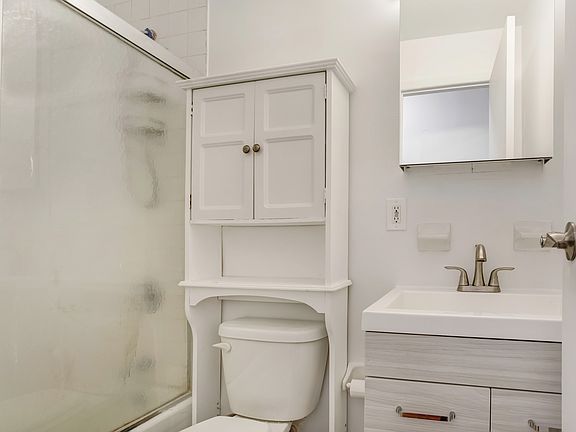5th image of 358 W 47th St APT 3W