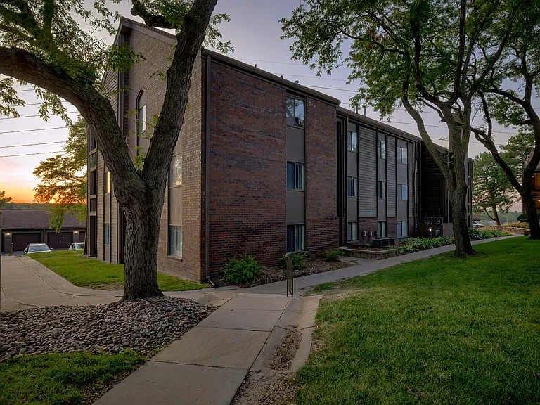 Lake Candlewood Apartments — Photo 27