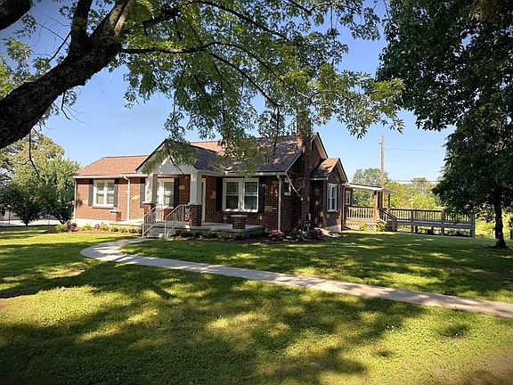 3rd image of 710 Rickman Rd