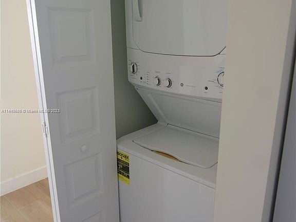 4th image of 10437 NW 82nd St Unit 36