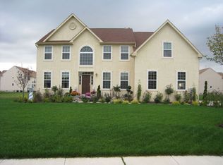 4 Turtle Hollow Ct, Sicklerville, NJ 08081