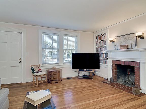 5th image of 1004 Murphy Street