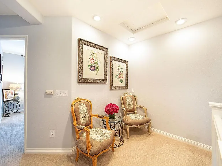 16 Benchmark Ln — Photo 14