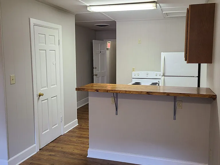 322 1/2 S Main St #4 — Photo 7