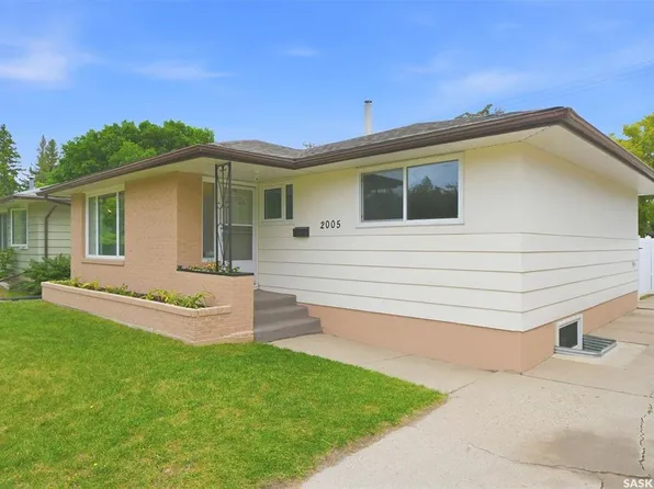 2005 Cumberland AVENUE S, Saskatoon, SK S7J 1Y9