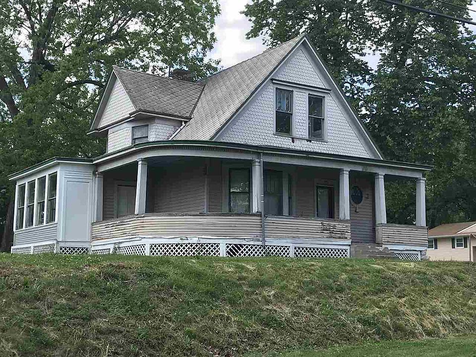 1st image of 300 S 13th St