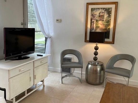 3rd image of 2064 Alamanda Dr #19
