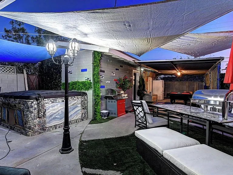 121 W Balboa Dr — Photo 34