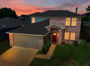 8709 Hunters Creek Dr, Fort Worth, TX 76123