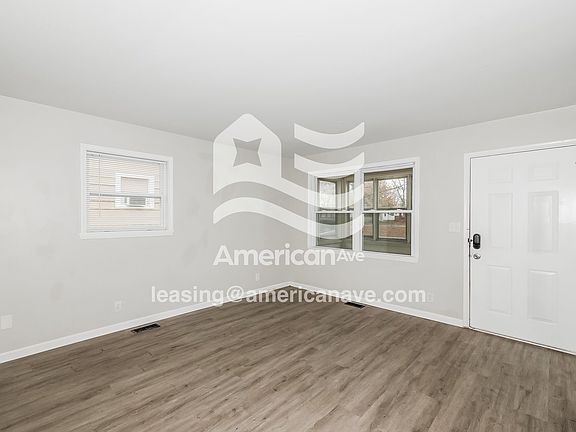 1373644_002_living_room_14168261.jpg