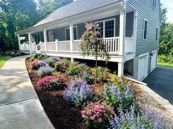 29 Lake Rd, Brookfield, MA 01506