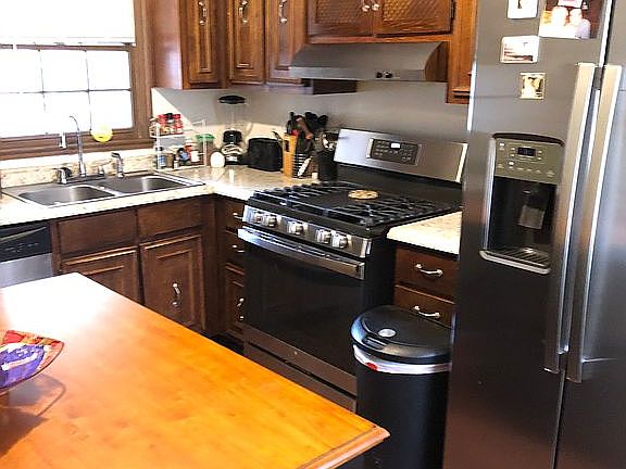 3rd image of 1502 Foxcroft Loop