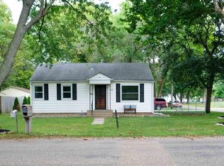 108 S Arthur Ave, Manito, IL 61546