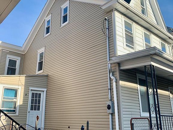 3rd image of 321 E Union St
