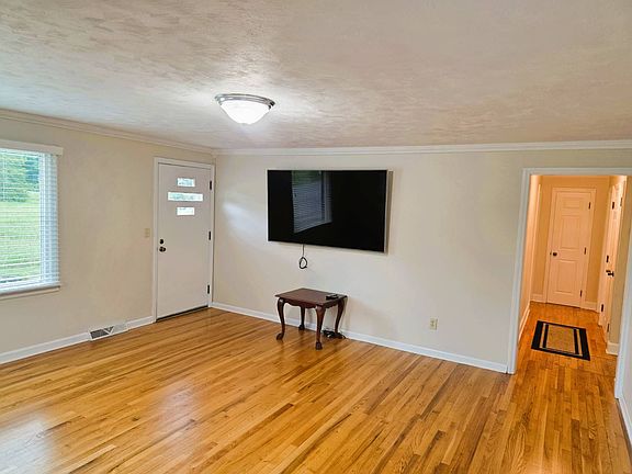 5th image of 265 Ruth St
