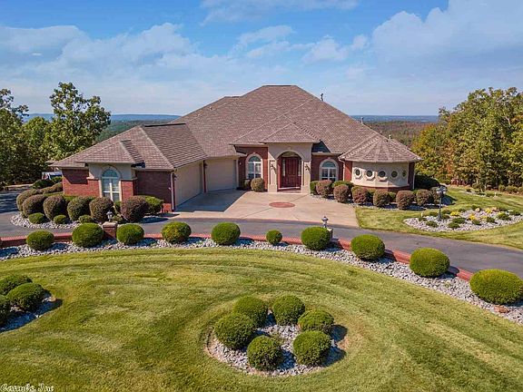 2nd image of 3285 Majestic Cir