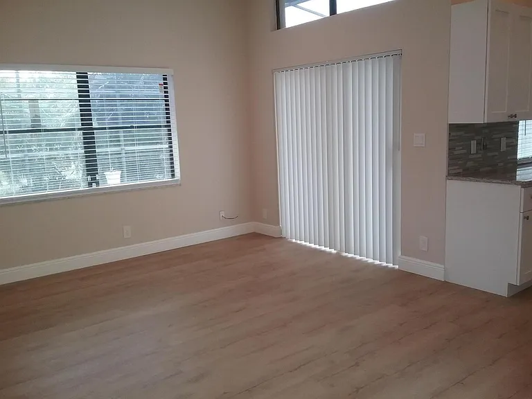 21071 Woodspring Ave — Photo 6
