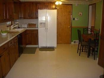 2nd image of 668 Moore Ave